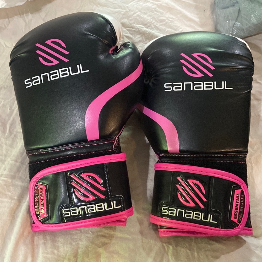 Sanabul 12oz boxing gloves